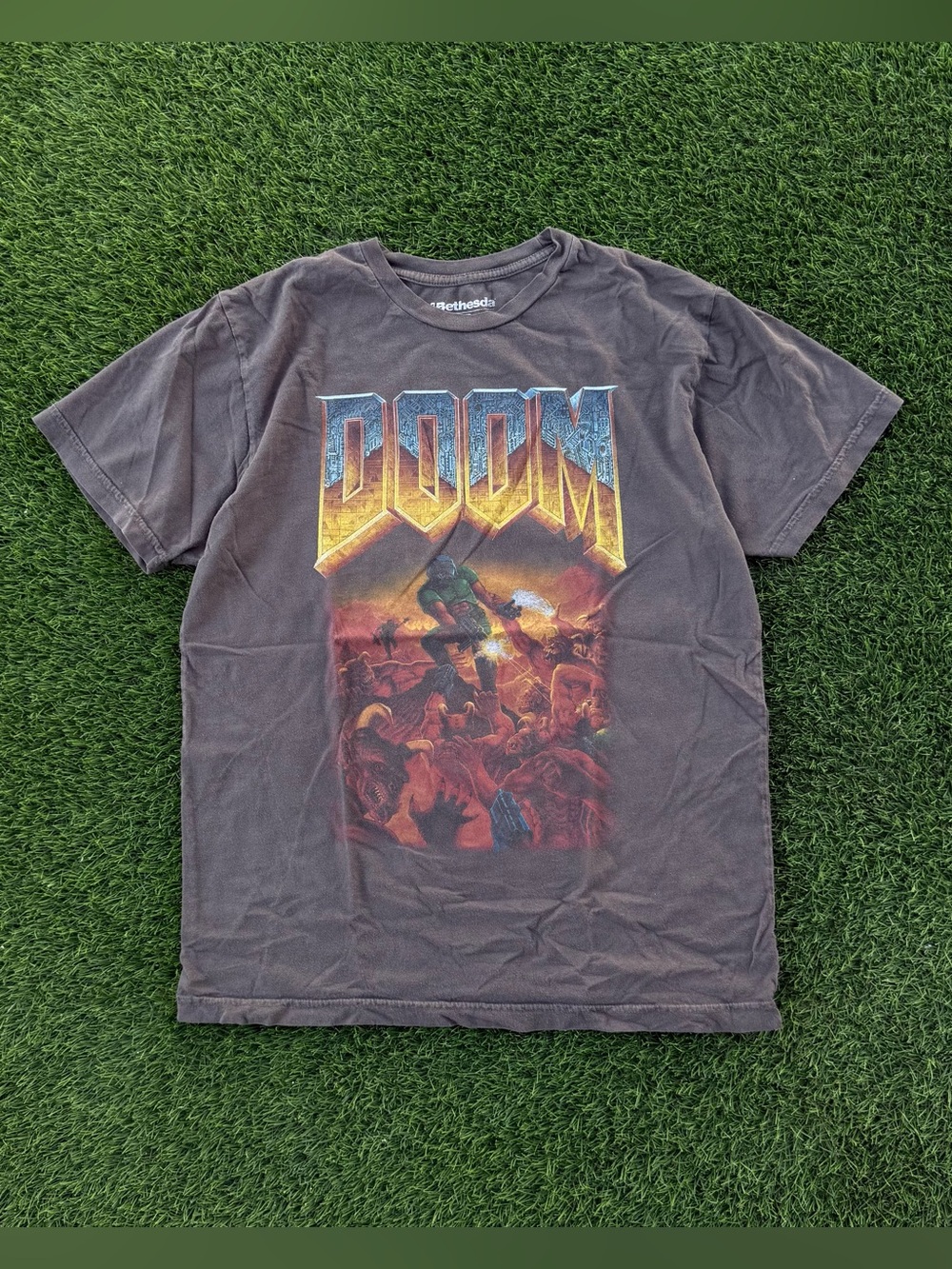 Bethesda DOOM Classic Box Art T-Shirt Graphic Tee Video Game Gray Size Medium